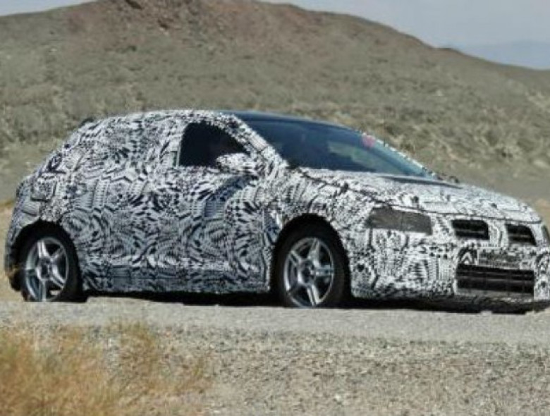Novo hatch será apresentado no Salão de Frankfurt, em setembro de 2017. Terá versão SUV compacto, que também chegará ao Brasil.