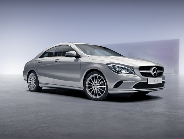 Sedã segue as mudanças que o hatch Classe A recebeu em janeiro.
Motores 1.6 de 156 cv e 2.0 de 211 cv não mudam.