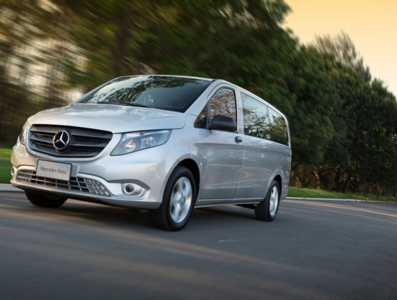 Van leva 8 pessoas e bagagem com conforto, e não exige CNH tipo D.
Motor 2.0 turbo garante fôlego, mas faltam itens como câmera de ré.