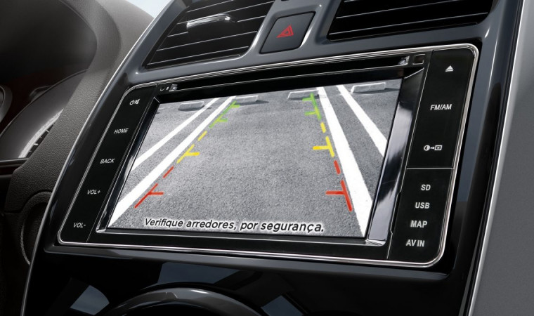 Nissan March câmera de estacionamento