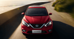 Nissan Sentra na cor vermelha