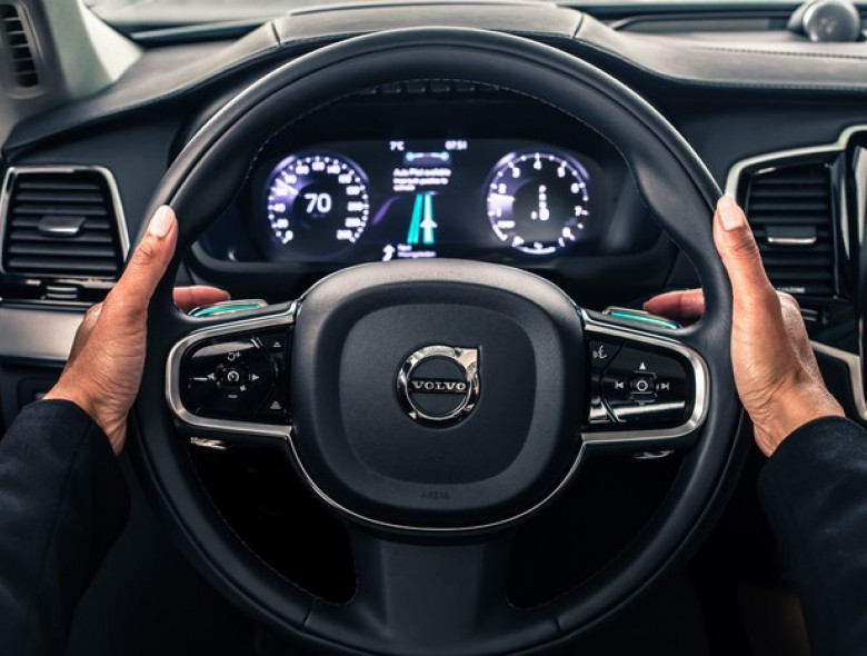 As duas empresas usarão o mesmo veículo 'base' para testes.
Modelo será baseado na plataforma do utilitário esportivo XC90.