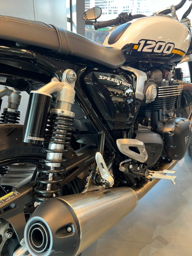 Triumph Speed Twin 1200