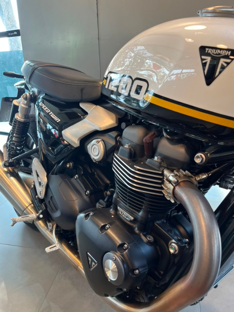 Triumph Speed Twin 1200