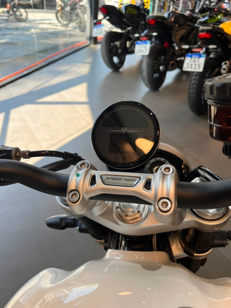 Triumph Speed Twin 1200