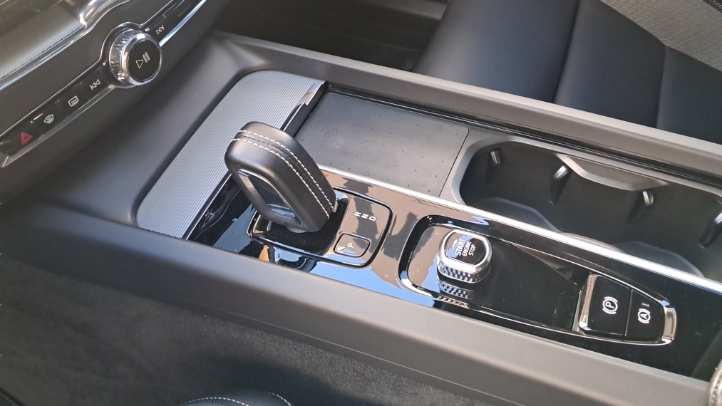 Xc60 2.0 T8 RECHARGE R-DESIGN AWD GEARTRONIC