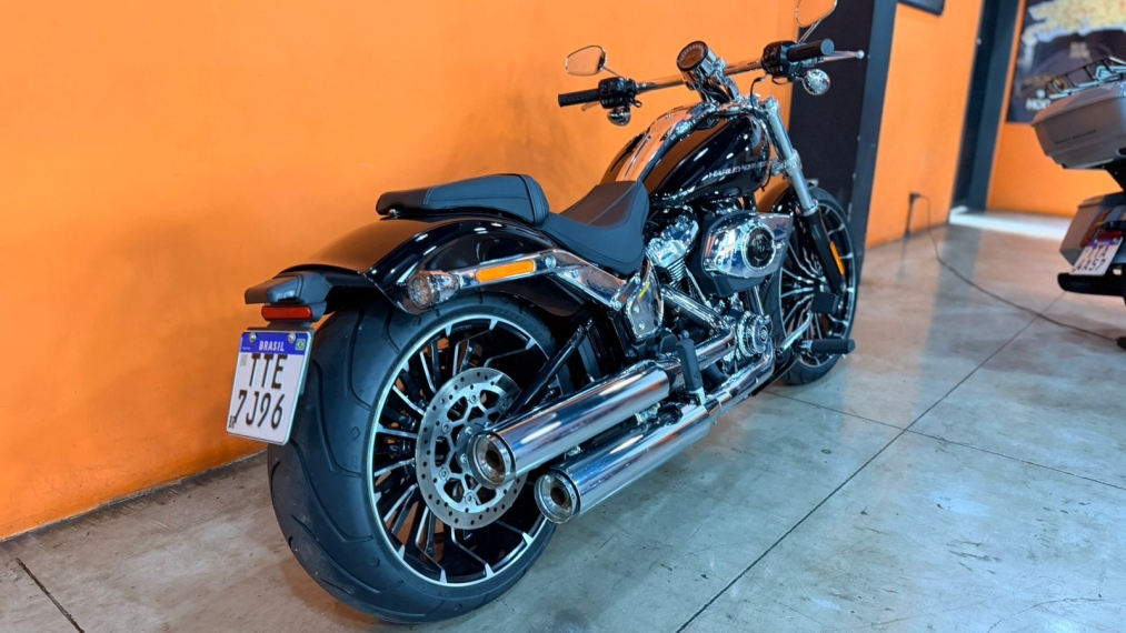Harley Davidson Breakout