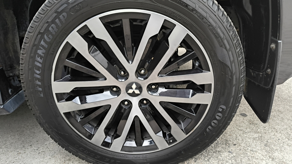 Pajero Sport 2.4 16V MIVEC TURBO DIESEL LEGEND AWD AUTOMÁTICO