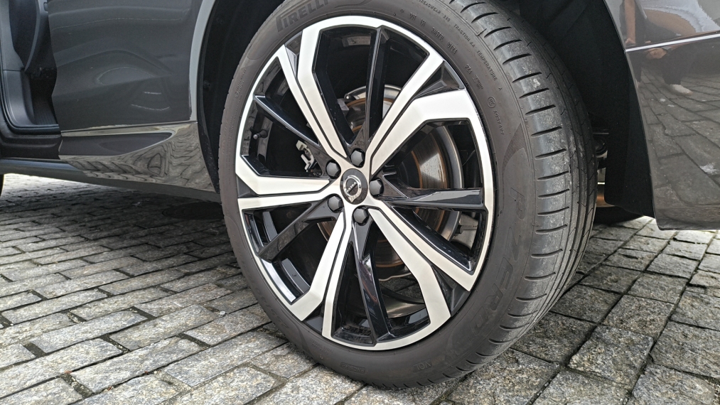 Xc60 2.0 T8 RECHARGE ULTIMATE DARK AWD GEARTRONIC