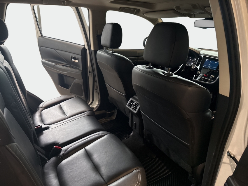 Outlander 2.2 MIVEC DI-D DIESEL HPE-S AWD AUTOMÁTICO