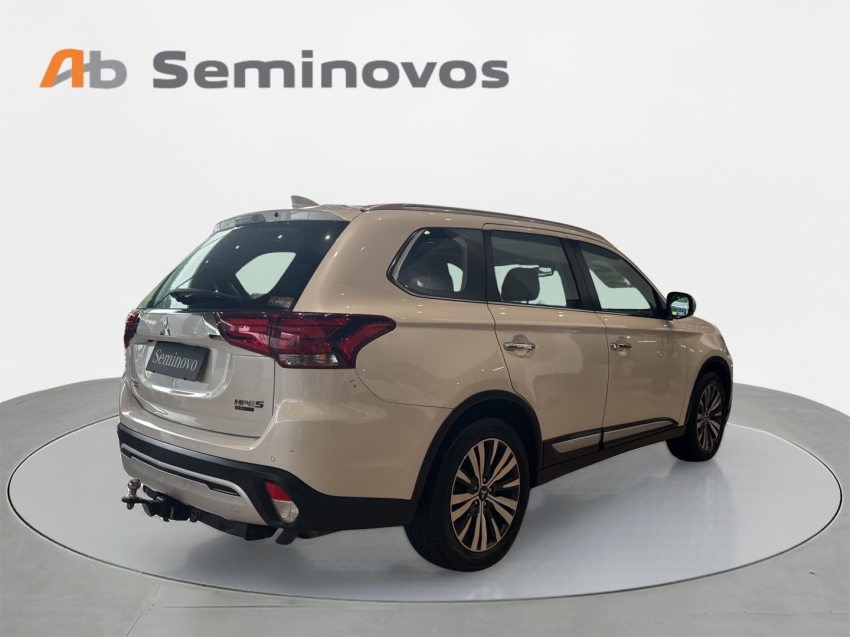 Outlander 2.2 MIVEC DI-D DIESEL HPE-S AWD AUTOMÁTICO