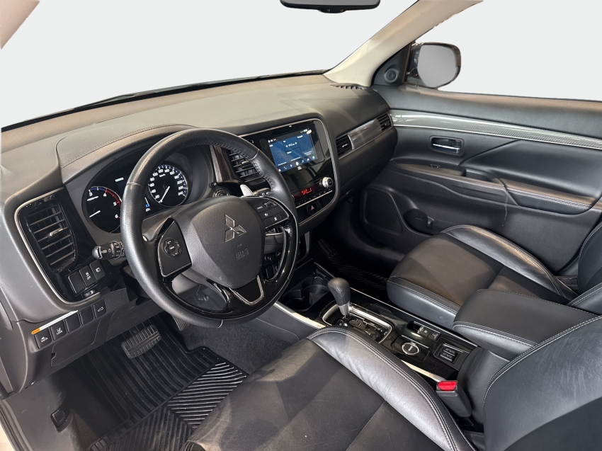 Outlander 2.2 MIVEC DI-D DIESEL HPE-S AWD AUTOMÁTICO